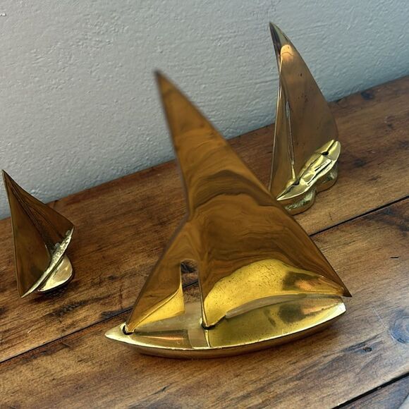 Vintage Mid-century modern brass sailboats 3 total. - Picture 4 of 13